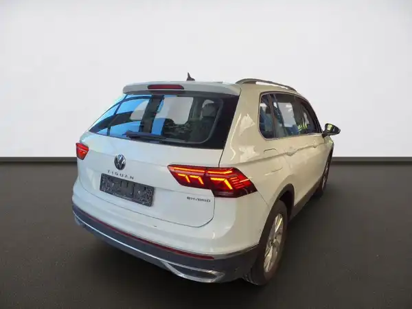 VW TIGUAN (5/9)