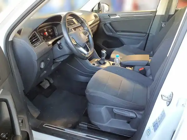 VW TIGUAN (6/9)