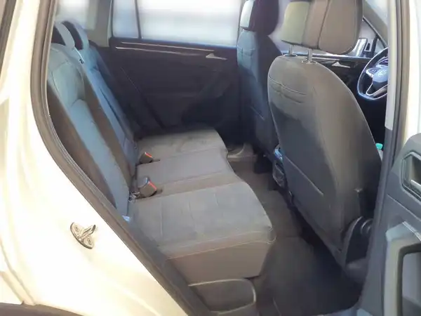 VW TIGUAN (8/9)