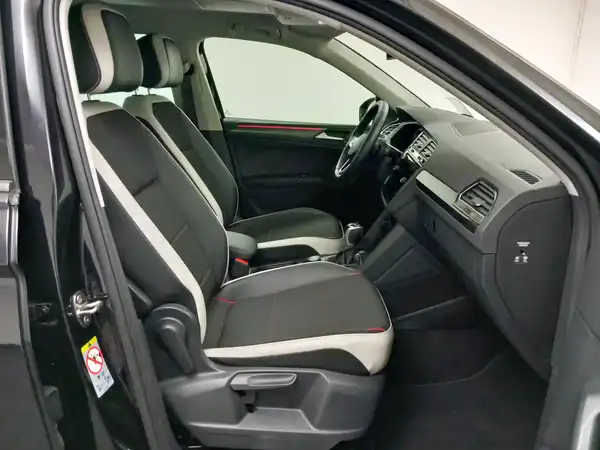 VW TIGUAN (17/20)