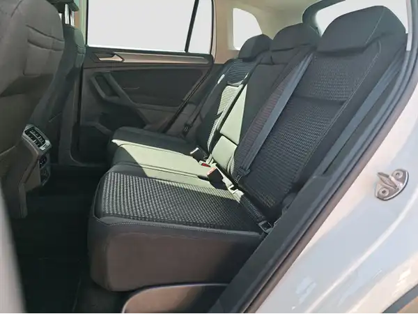VW TIGUAN (9/16)