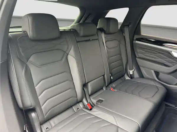 VW TOUAREG (15/16)