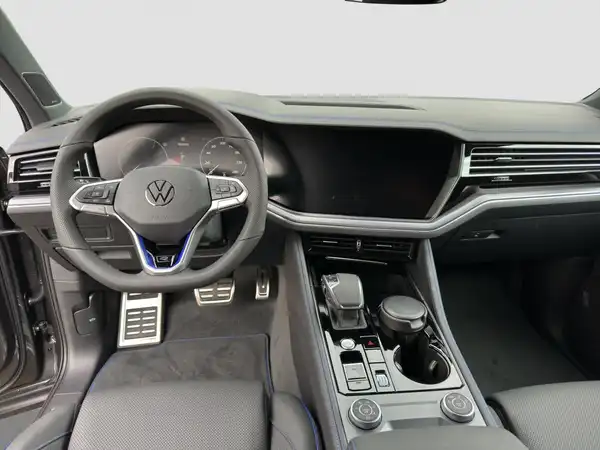 VW TOUAREG (10/16)