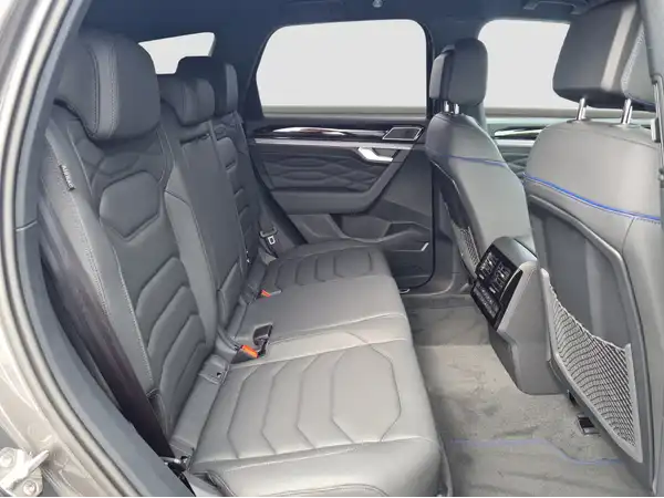 VW TOUAREG (15/16)