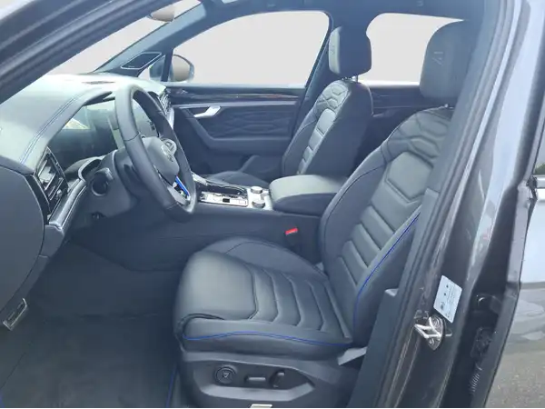 VW TOUAREG (8/16)