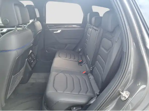 VW TOUAREG (9/16)