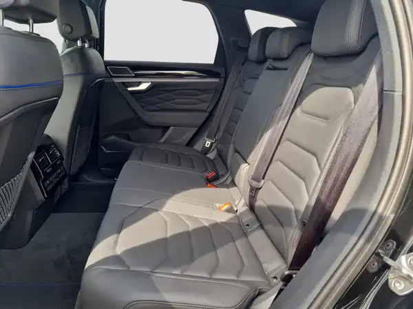 VW TOUAREG (9/16)