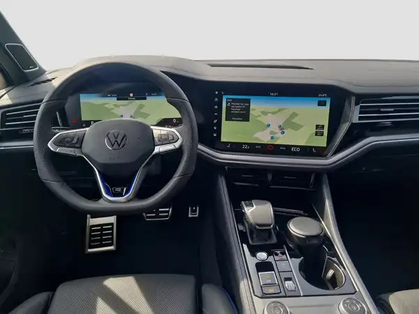 VW TOUAREG (10/16)
