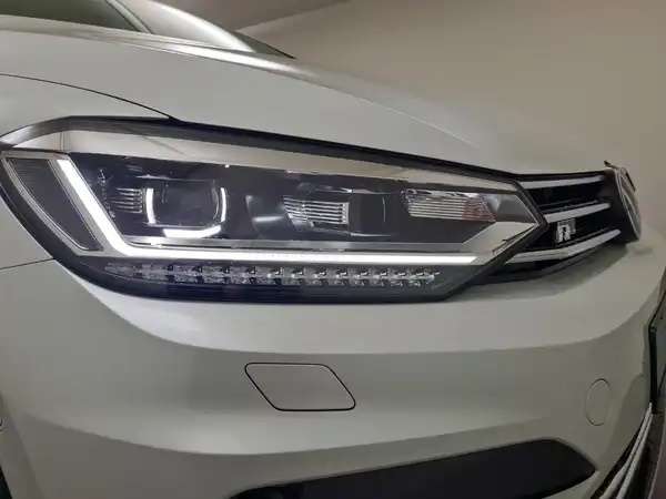 VW TOURAN (8/21)