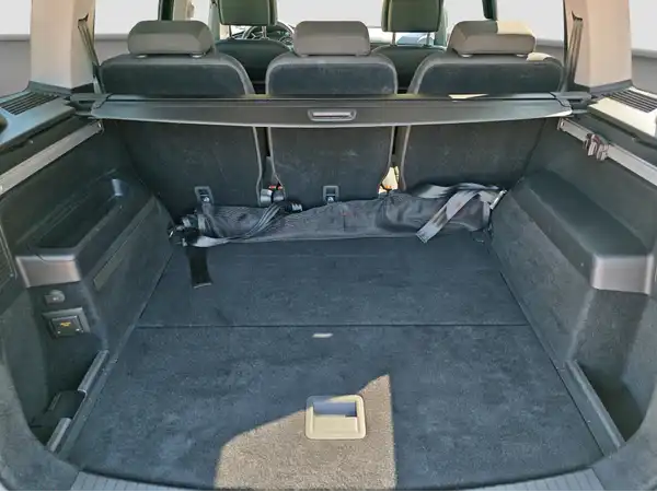 VW TOURAN (13/16)