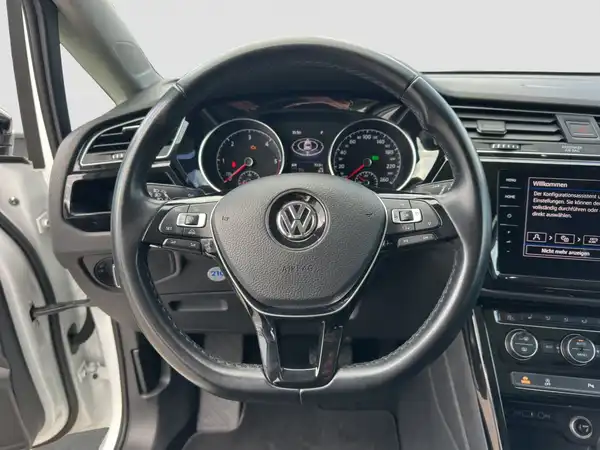 VW TOURAN (11/17)