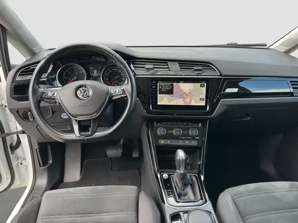 VW TOURAN (10/17)