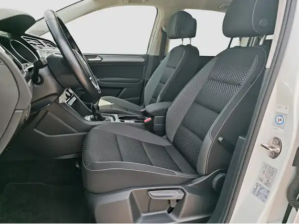 VW TOURAN (8/16)