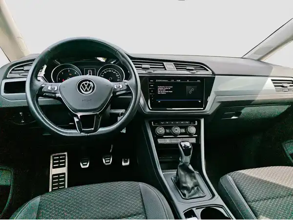 VW TOURAN (10/16)