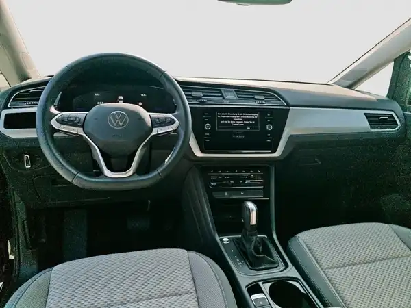 VW TOURAN (10/16)