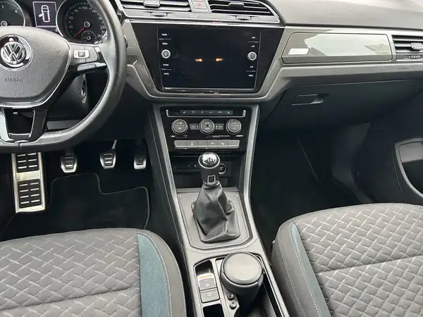 VW TOURAN (12/16)