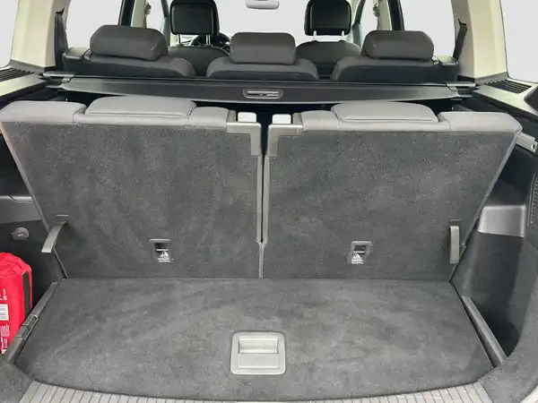 VW TOURAN (13/16)