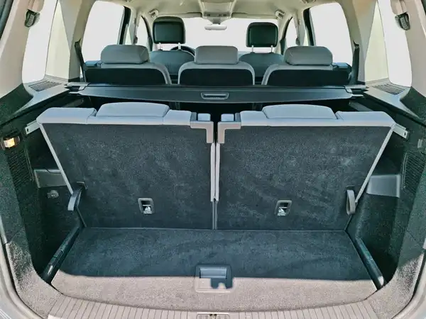VW TOURAN (13/16)