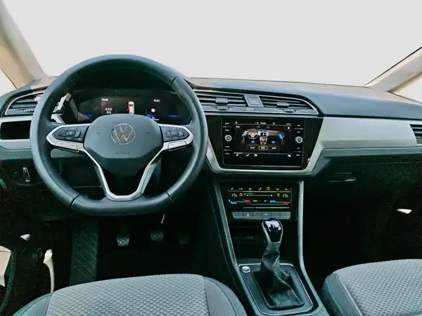 VW TOURAN (10/16)