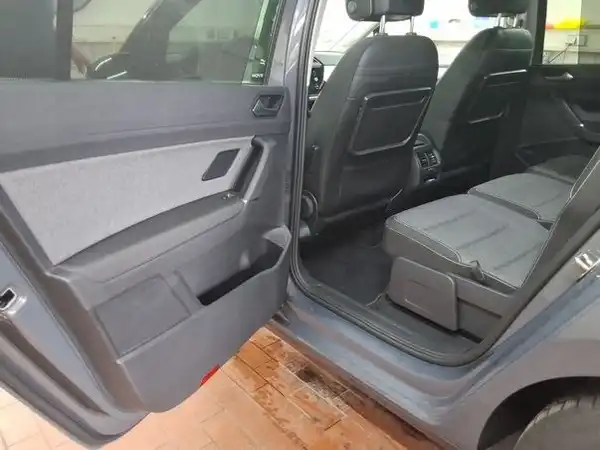 VW TOURAN (6/9)