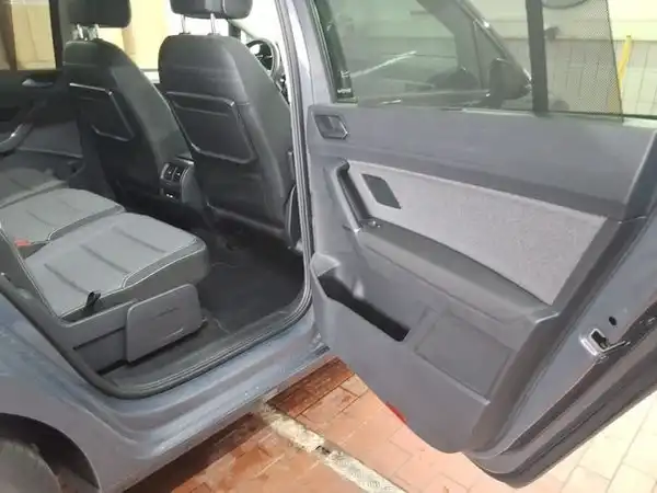 VW TOURAN (8/9)
