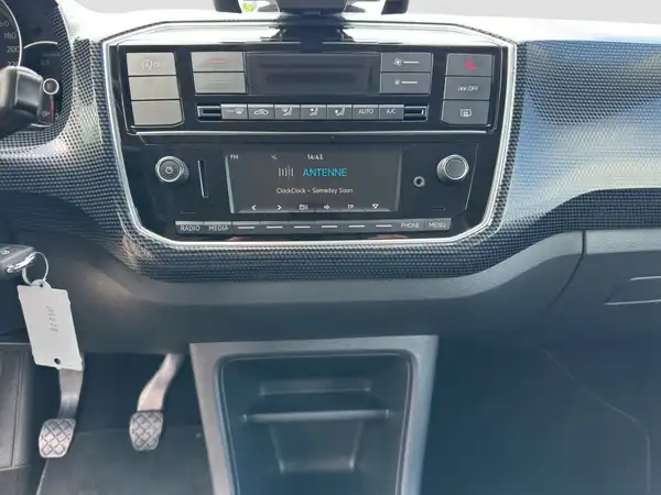 VW UP! (12/17)
