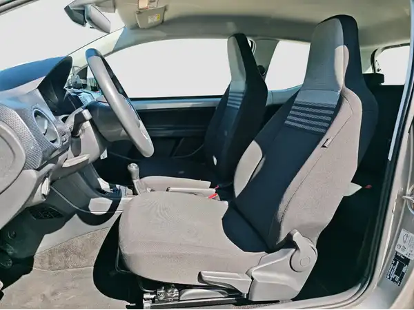 VW UP! (8/16)