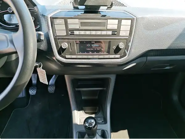 VW UP! (12/16)