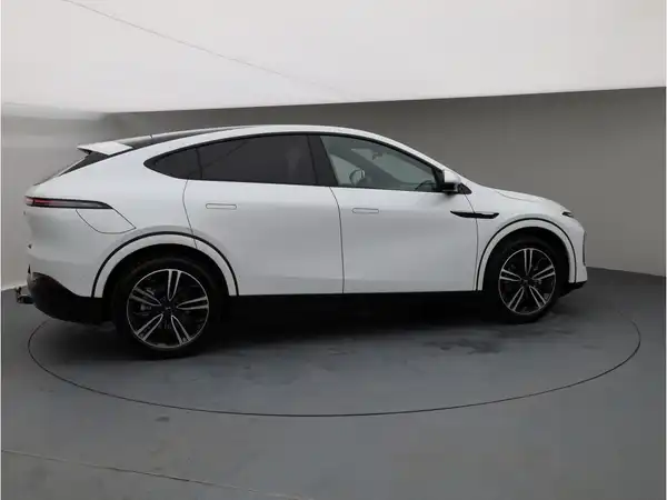 XPENG G6 (7/27)