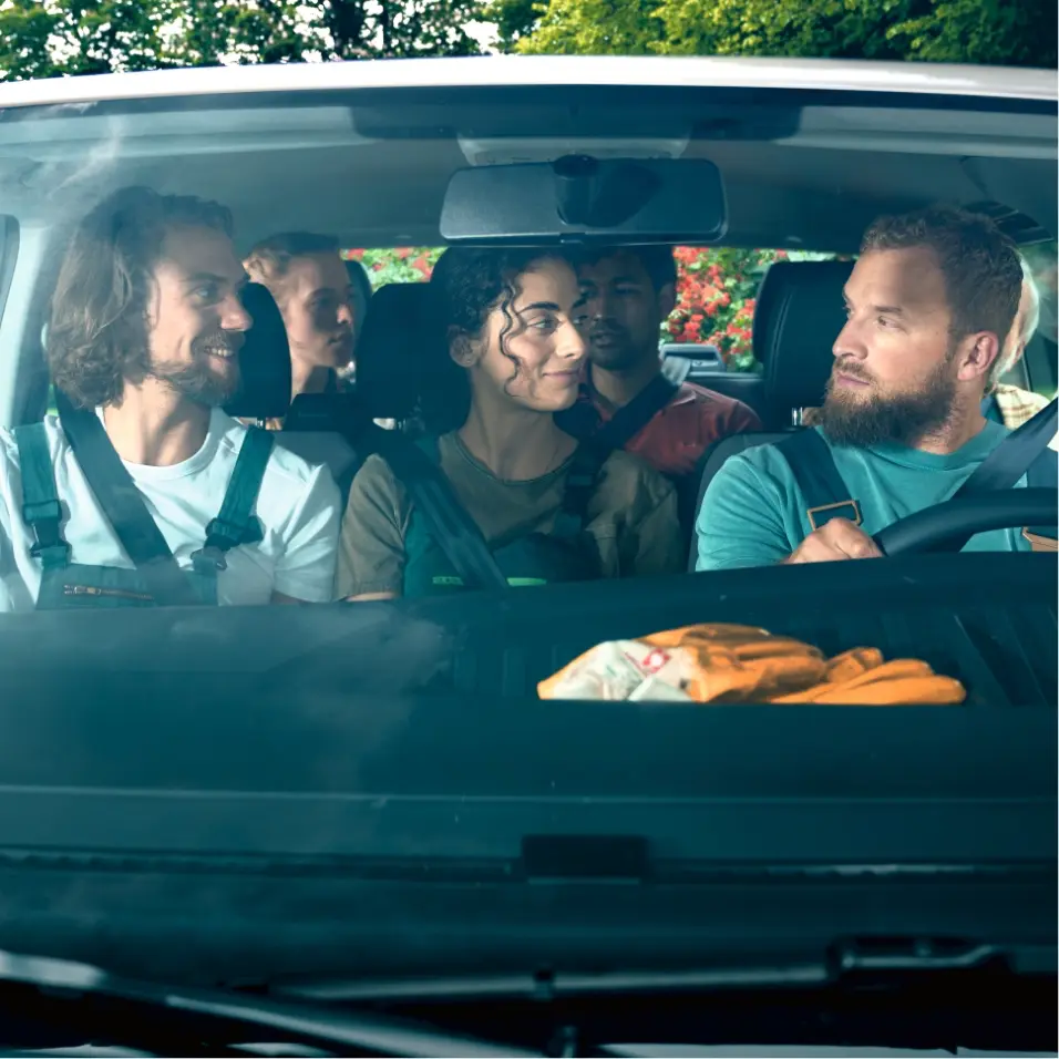 Personen im Transporter