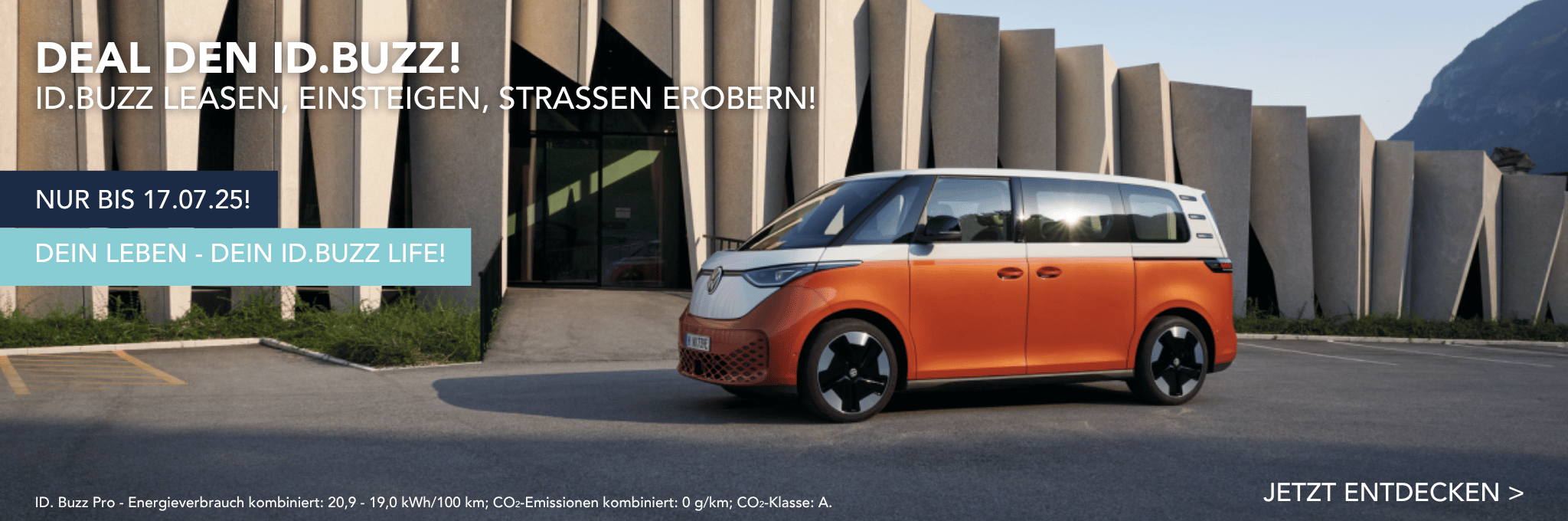 VW ID. Buzz vor Gebäude