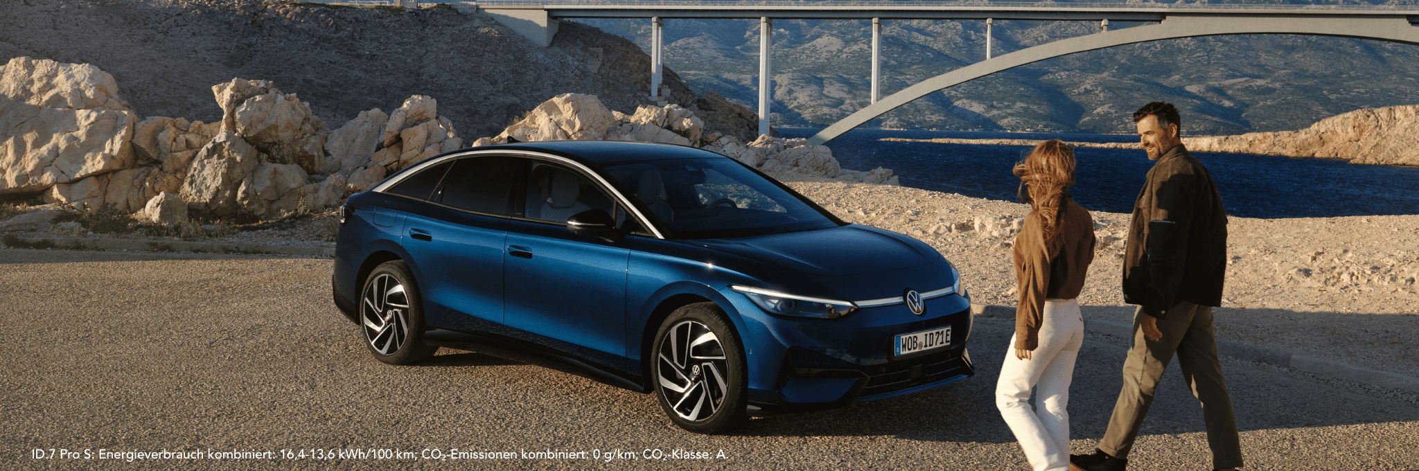 VW ID.7 mit zwei Personen