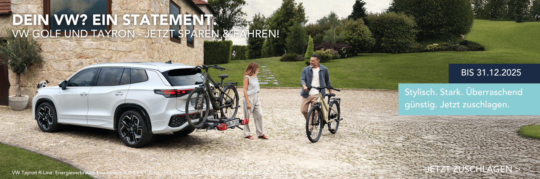 VW Tayron mit Fahrradheckträger und zwei Personen
