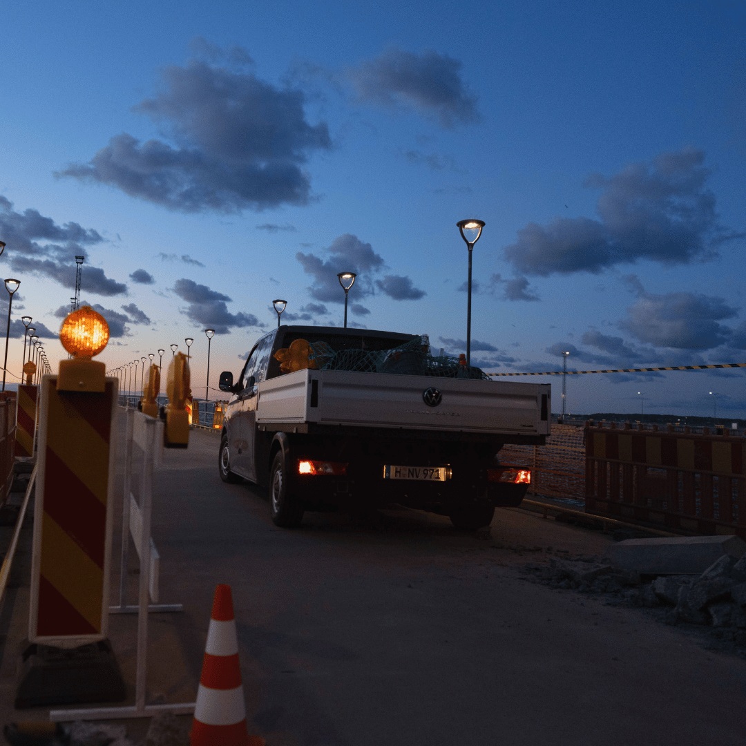 VW Transporter Pritsche auf brücke